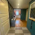 Apartament Sokkelleilighet I Enebolig I Naer Stranden *