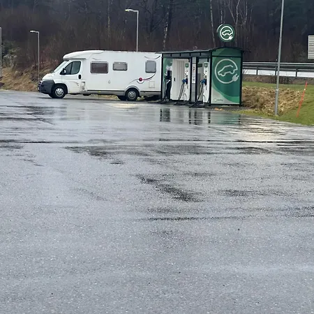 Sokkelleilighet I Enebolig I Naer Stranden *