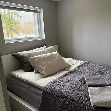Apartment Sokkelleilighet I Enebolig I Naer Stranden *