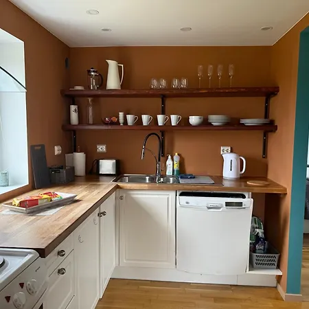 Apartment Sokkelleilighet I Enebolig I Naer Stranden Alesund