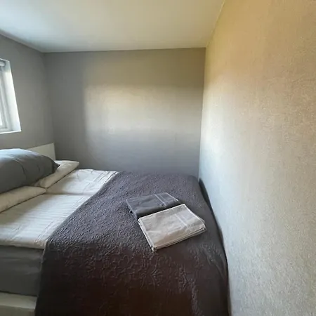 Sokkelleilighet I Enebolig I Naer Stranden * Alesund