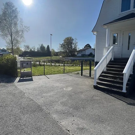Sokkelleilighet I Enebolig I Naer Stranden Apartment
