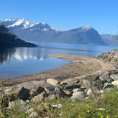 Apartment Sokkelleilighet I Enebolig I Naer Stranden *