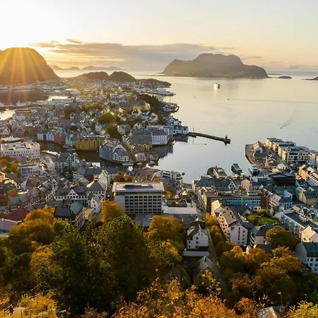 Apartmán Sokkelleilighet I Enebolig I Naer Stranden *