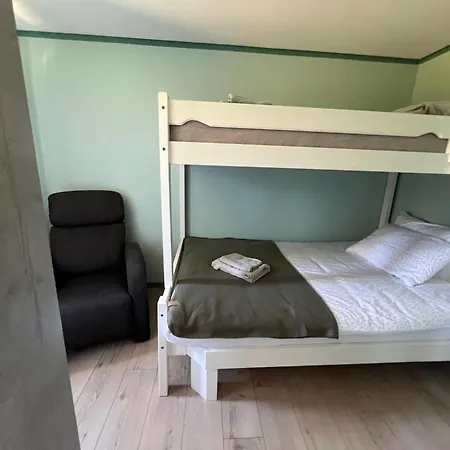 Sokkelleilighet I Enebolig I Naer Stranden * Alesund