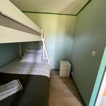 Sokkelleilighet I Enebolig I Naer Stranden *