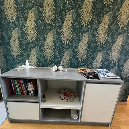 Apartment Sokkelleilighet I Enebolig I Naer Stranden *