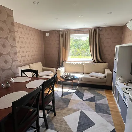 Apartment Sokkelleilighet I Enebolig I Naer Stranden Alesund