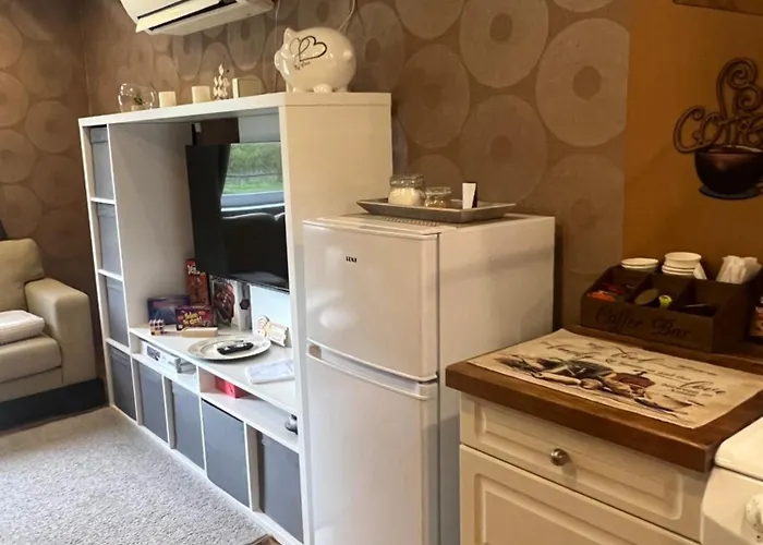Sokkelleilighet I Enebolig I Naer Stranden *