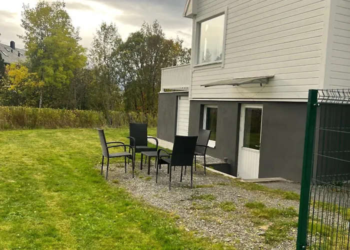 Sokkelleilighet I Enebolig I Naer Stranden 公寓