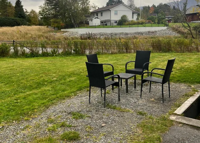 Sokkelleilighet I Enebolig I Naer Stranden Lägenhet Ålesund